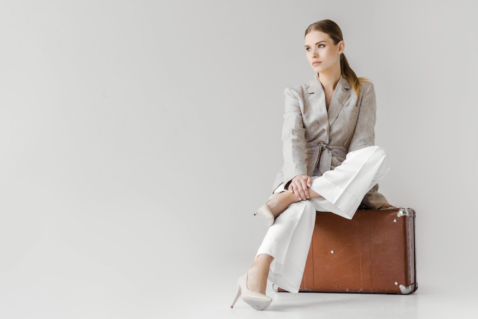 Zelo zračna in mehka lanena oblačila so primerna za vsakogar, ki želi izgledati eleganten ali pa casual